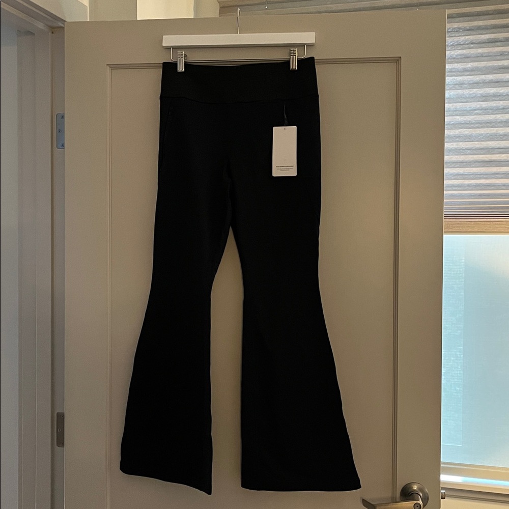 NWT Athleta | Peak Hybrid Fleece Flare Pants | Black | Size MP - Picture 5 of 16